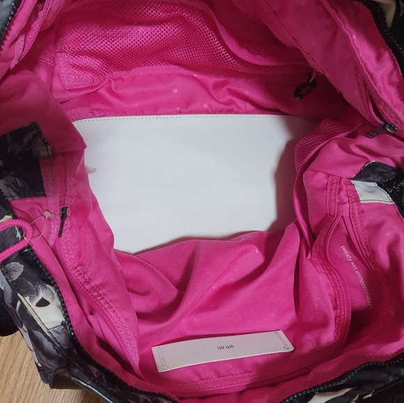 Lululemon Large Gym Bag - Picture 5 of 8